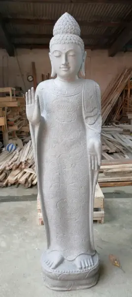 Artikelbild 2 des Artikels “Stehender Buddha mit floraler Schnitzerei, Abudaya-Stellung. 47 x 35 x 180 cm. Naturstein (Flussstein), Steinmetzarbeit “